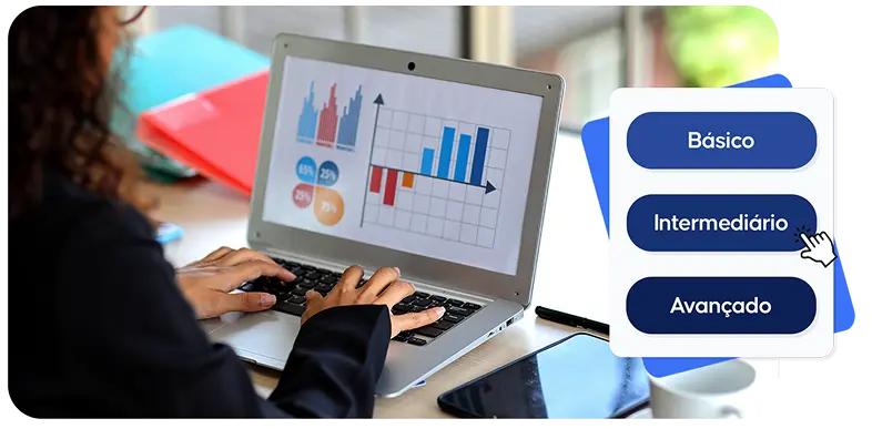 Aluno em aula particular de espanhol online com professor da Essential Idiomas